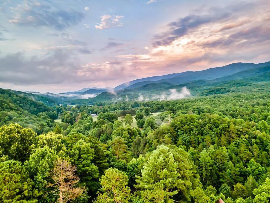 Beautiful Chalet With Fireplace And Large Game Room Gatlinburg Dış mekan fotoğraf