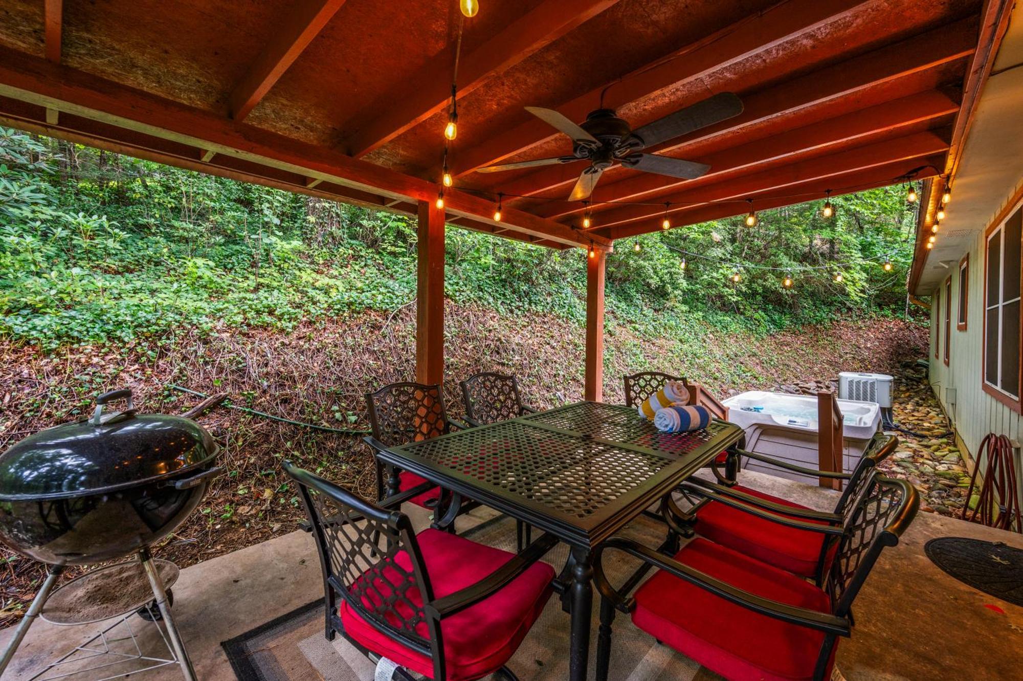 Beautiful Chalet With Fireplace And Large Game Room Gatlinburg Dış mekan fotoğraf